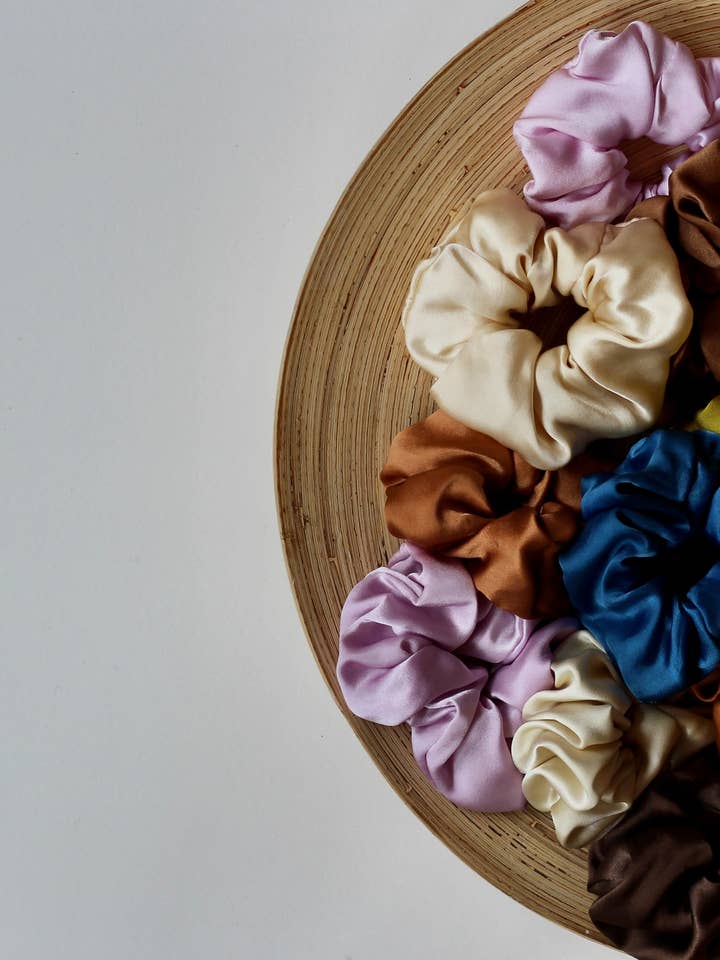 Scrunchie- Naturligt farvet - Silke satin for engroshandel hos Marram
