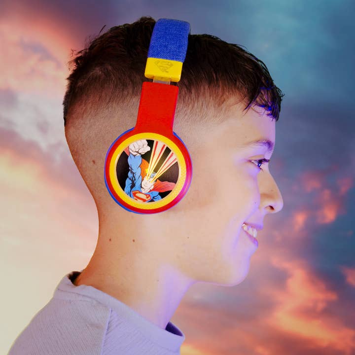 DC Universe - Ligue de Justice - Superman - Casque Pliable Lumineux avec Microphone pour la vente par Curiosity Distribution