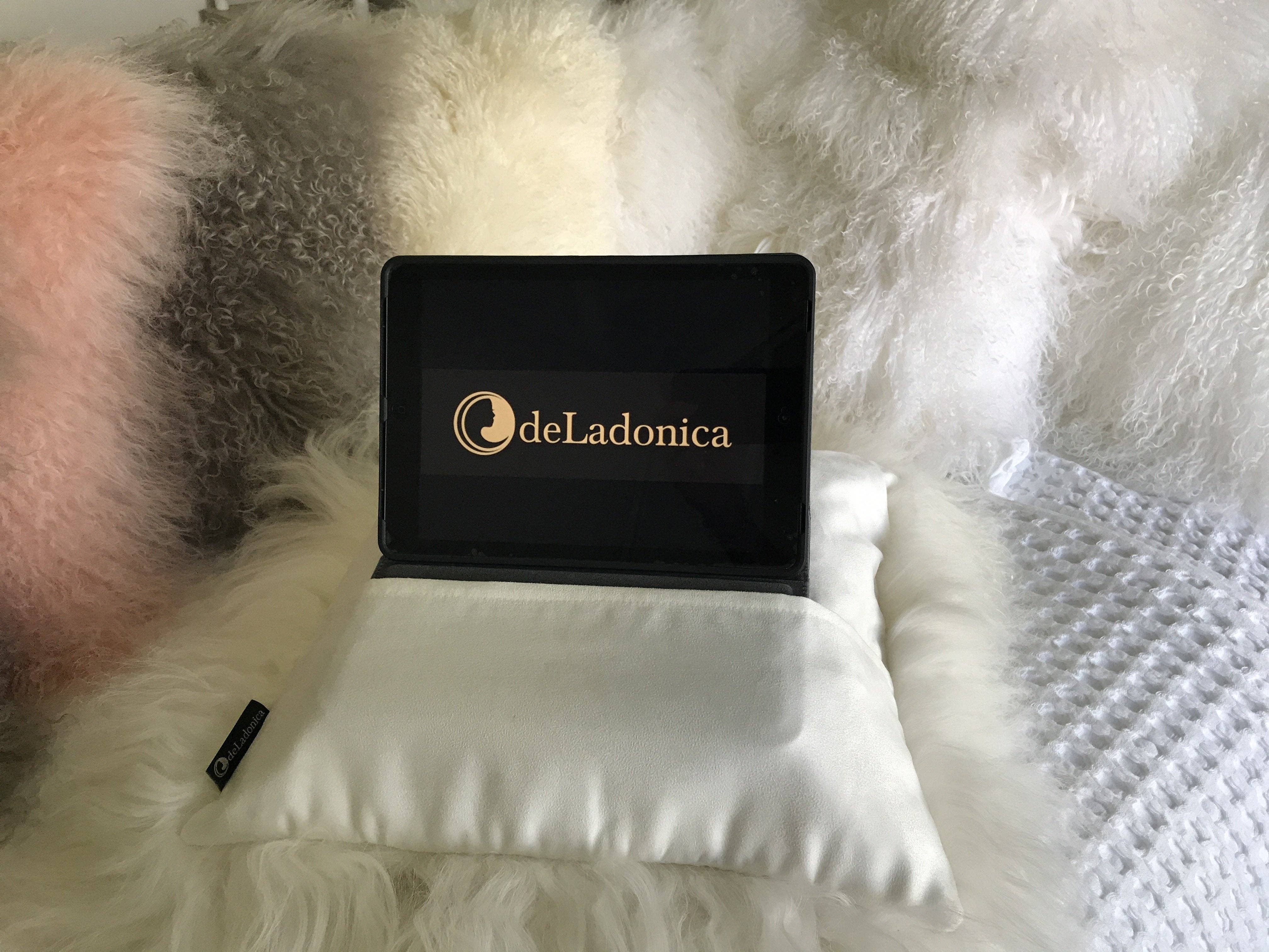 deladonica - Wholesale Throw/decorative pillow - DeLadonica Mongolian Sheepskin Lambswool Cushion White Pop8
