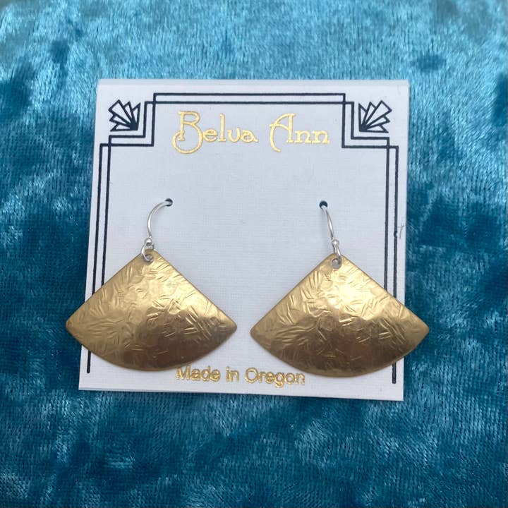 Elizabeth Jewelry - Venta al por mayor Pendientes colgantes - Pendientes triángulo abovedado martillado oro1