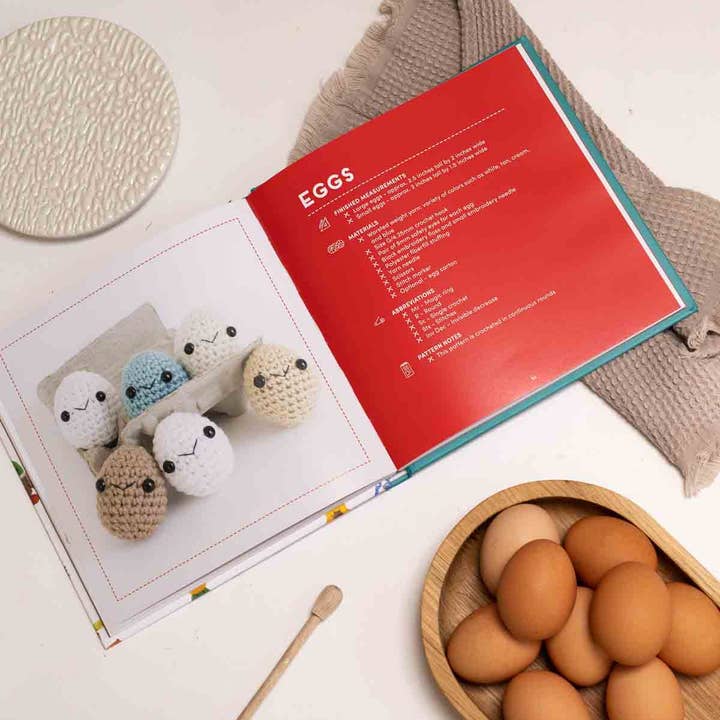 Paige Tate & Co. - Vendita all'ingrosso Libro su artigianato, hobby e fai da te - Whimsical Stitches (Serie Libri Amigurumi)1