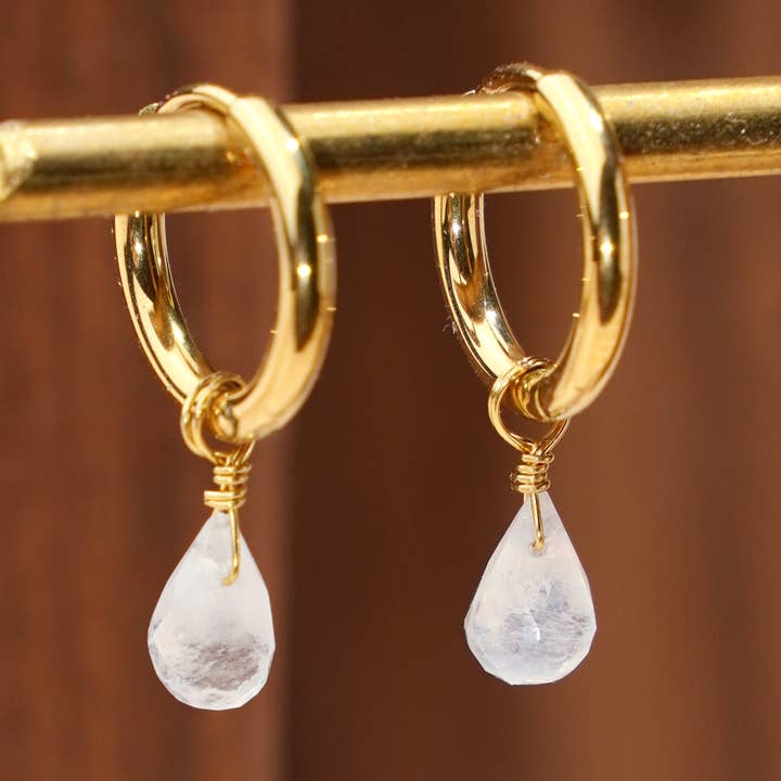 Dråbeformede hængeøreringe for engroshandel hos Victoire Collection