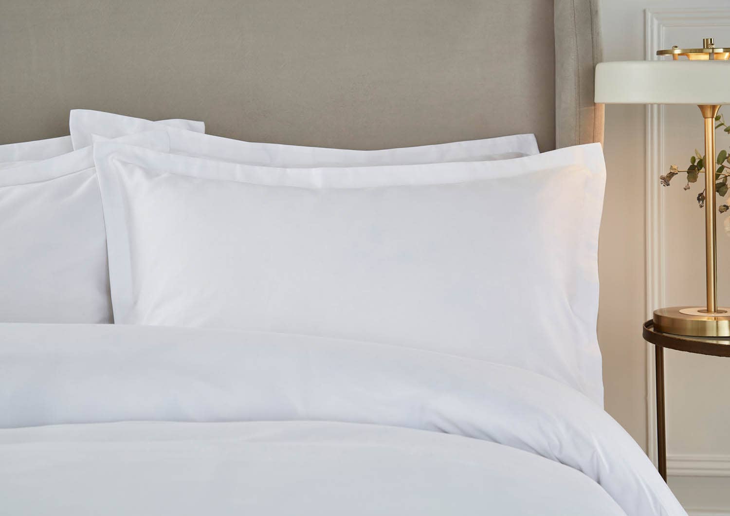 White Liddell 400 Thread Count Egyptian Cotton Duvet set for wholesale on Faire17