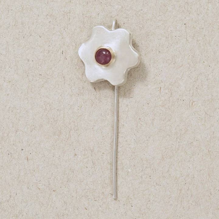 Blumen-Ruby-Anstecknadel für den Großhandel von Frankie and Eugene