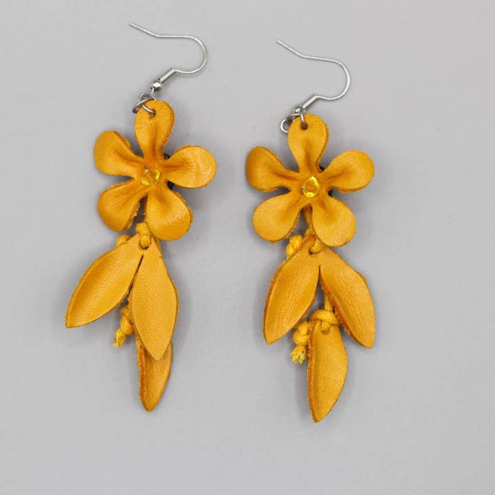 Sunflower Handmade leather inc – Großhandel Ohrhänger – Handgefertigter Blumenohrring aus Leder5