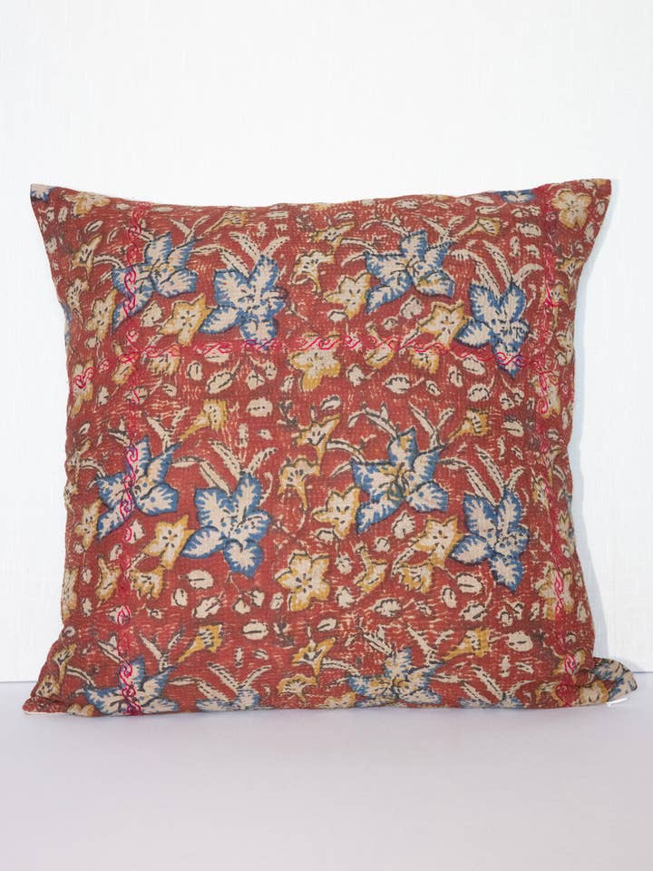 Housse de coussin Kantha Block Print - Garnet 20 x 20 oreillers pour la vente par Rameti studios
