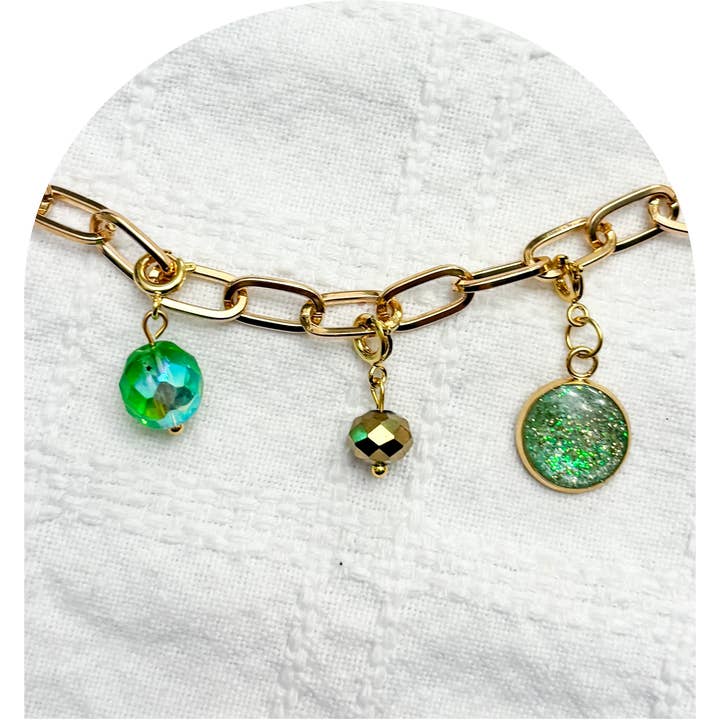 Ensemble de Charms - Notre-Dame de Knock (Or ou Argent) pour la vente par 12th and Blossom