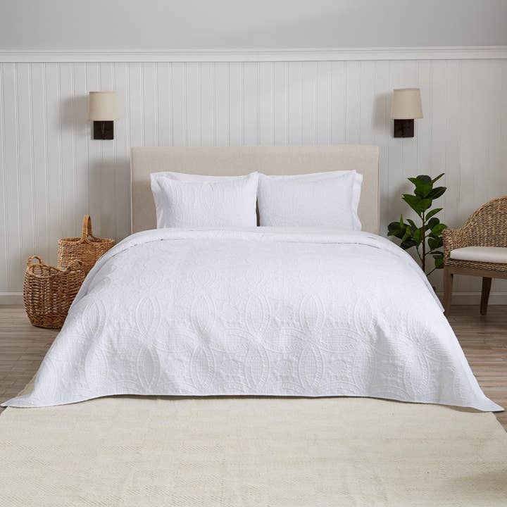 BH Collective - Wholesale Bedding Set - 3-Piece Oversized Medallion Quilt Set - Clara Collection