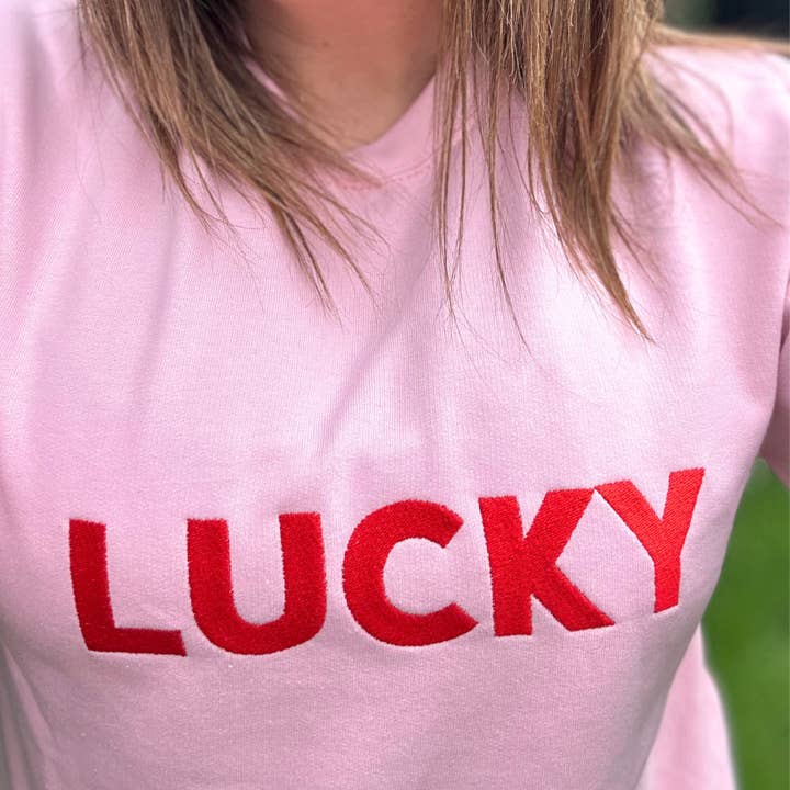 VENTE D'ÉCHANTILLONS 2026 Sweatshirt 'Lucky' en Rose Bébé Extra Petit, Petit et Extra Large pour la vente par Percy and Nell Retail Limited