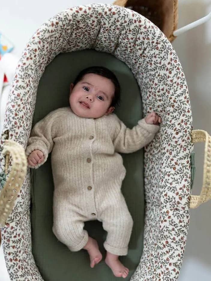 Madeleine blomstrede grønne vuggepynt for engroshandel hos Manufacture des bébés français