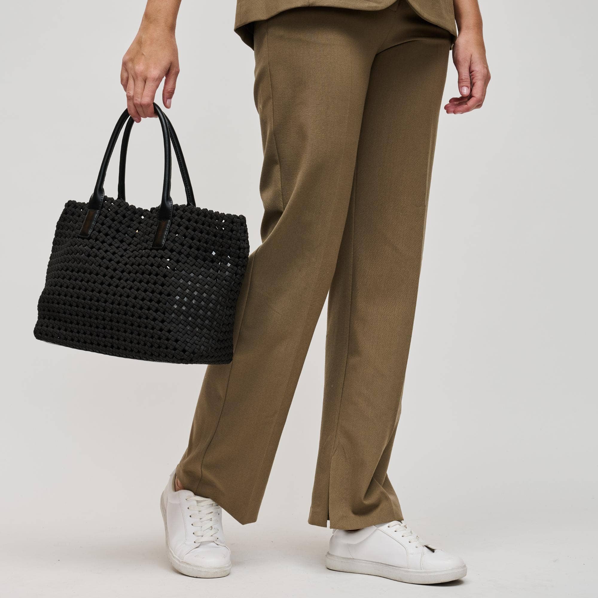 Sol and Selene – Großhandel Tragetasche – Damen – Solstice Medium Handgewebte Knotentasche3