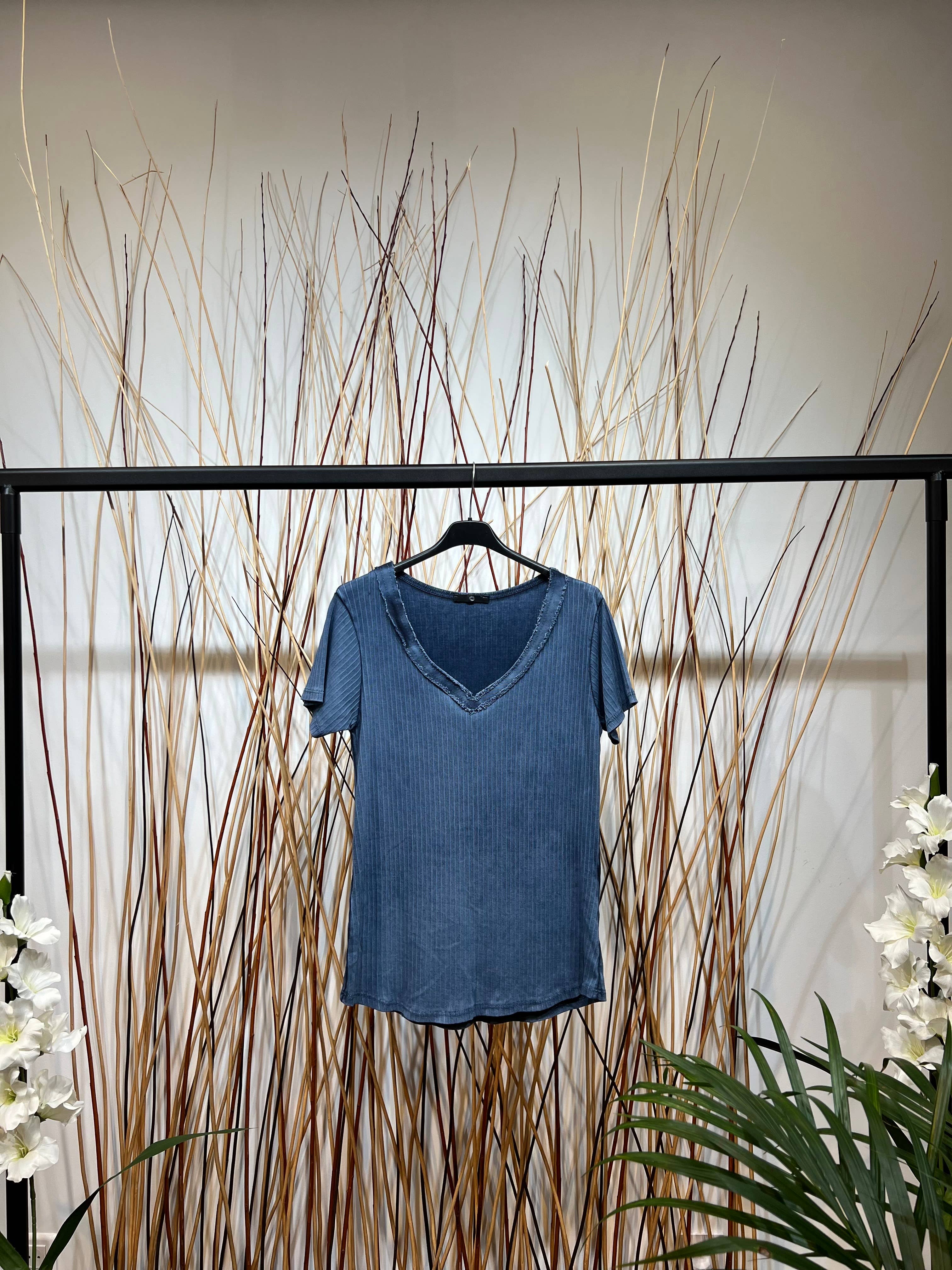 L'Emotion - Wholesale T-Shirt - Women's - Pleated V-Neck Cotton T-Shirt1