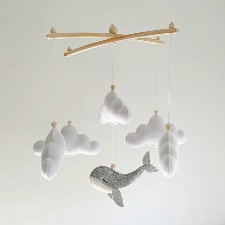 Cellulare per bambini Whale and Cloud Nursery per la vendita all'ingrosso da parte di Poppet and Wildflower