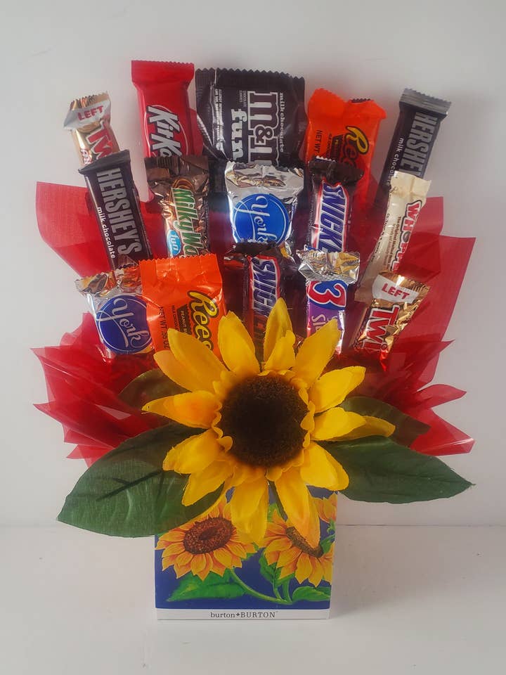 Bouquet de bonbons au chocolat dans une boîte tournesol (12 pièces de bonbons) pour la vente par So Sweet of You