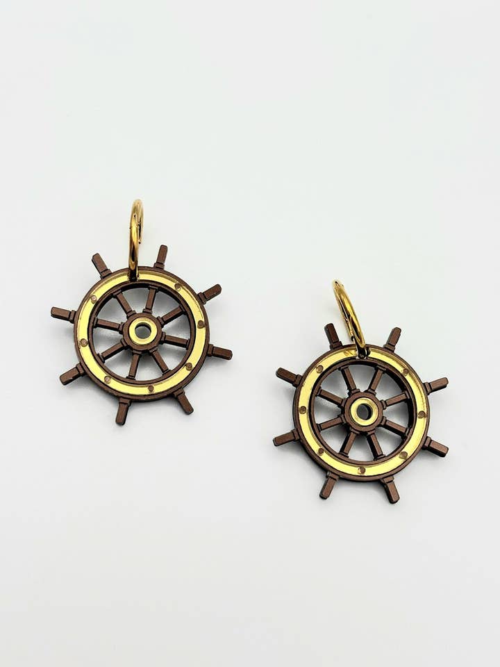 Klassiska sjörattörhängen för wholesale av LadyRockCreaciones