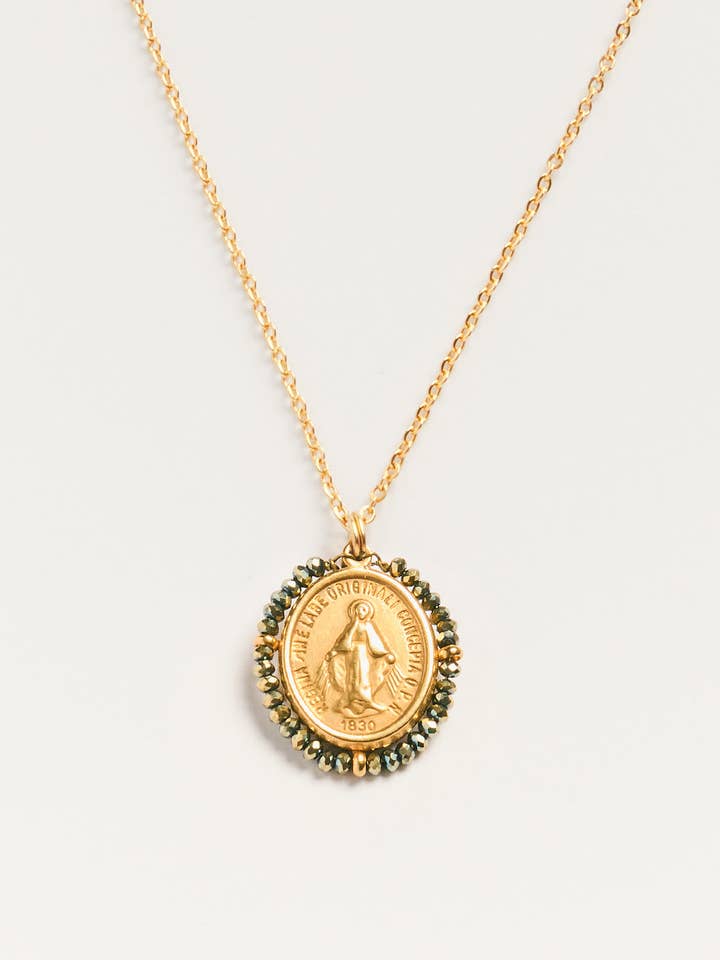 Santa Maria Shiny Lime - Golden medal necklace with iridescent stones for wholesale by Palas