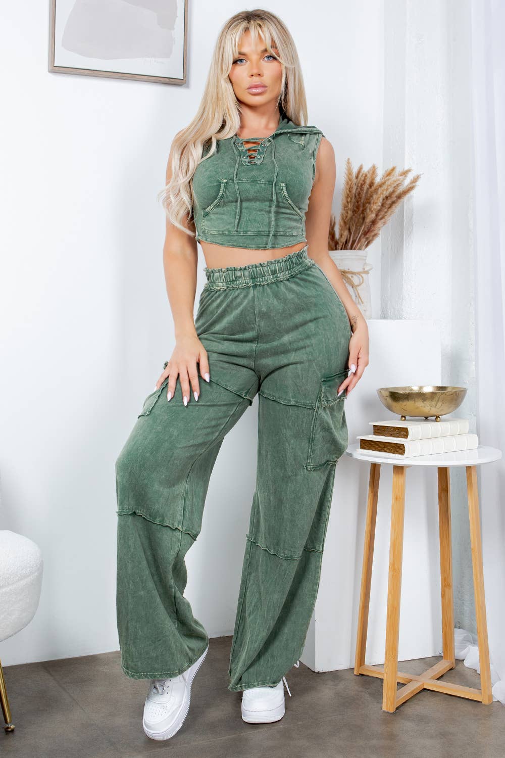 Jour - Vente Ensemble de vêtements d'intérieur – femme - Haut court à capuche délavé aux minéraux et pantalon à poche cargo GD56099