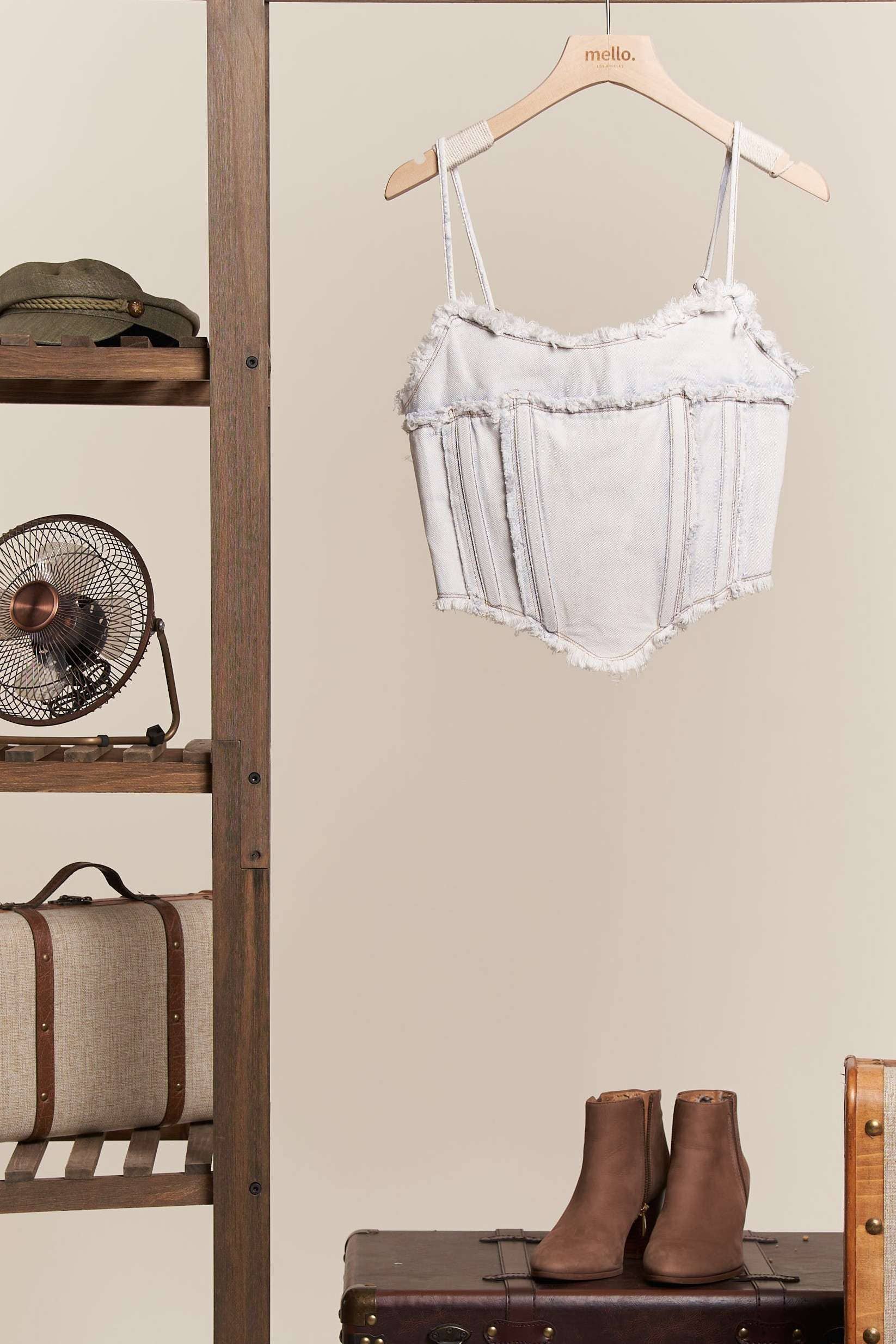 Mello. - Vente Débardeur – femme - Débardeur court en jean à bretelles spaghetti à ourlet brut2