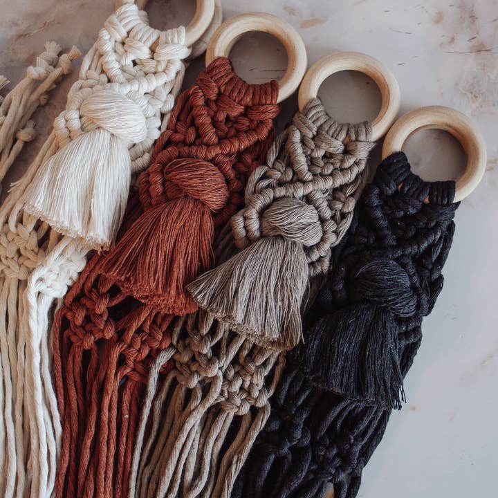 Modern Bo Studio - Vente Porte-chapeaux - « Dakota » - Porte-chapeau en macramé13