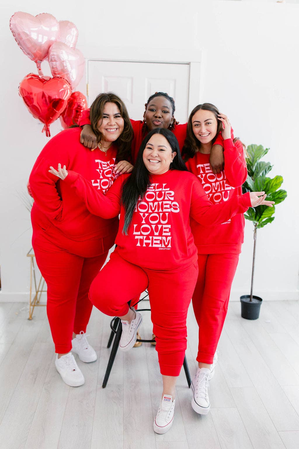 Taby Originals – Engroshandel Loungesæt - Dame – TABY ORIGINAL DESIGN: Fortæl dine venner, at du elsker dem i RØD*** PUFF*** & ULTRA SOFT***7