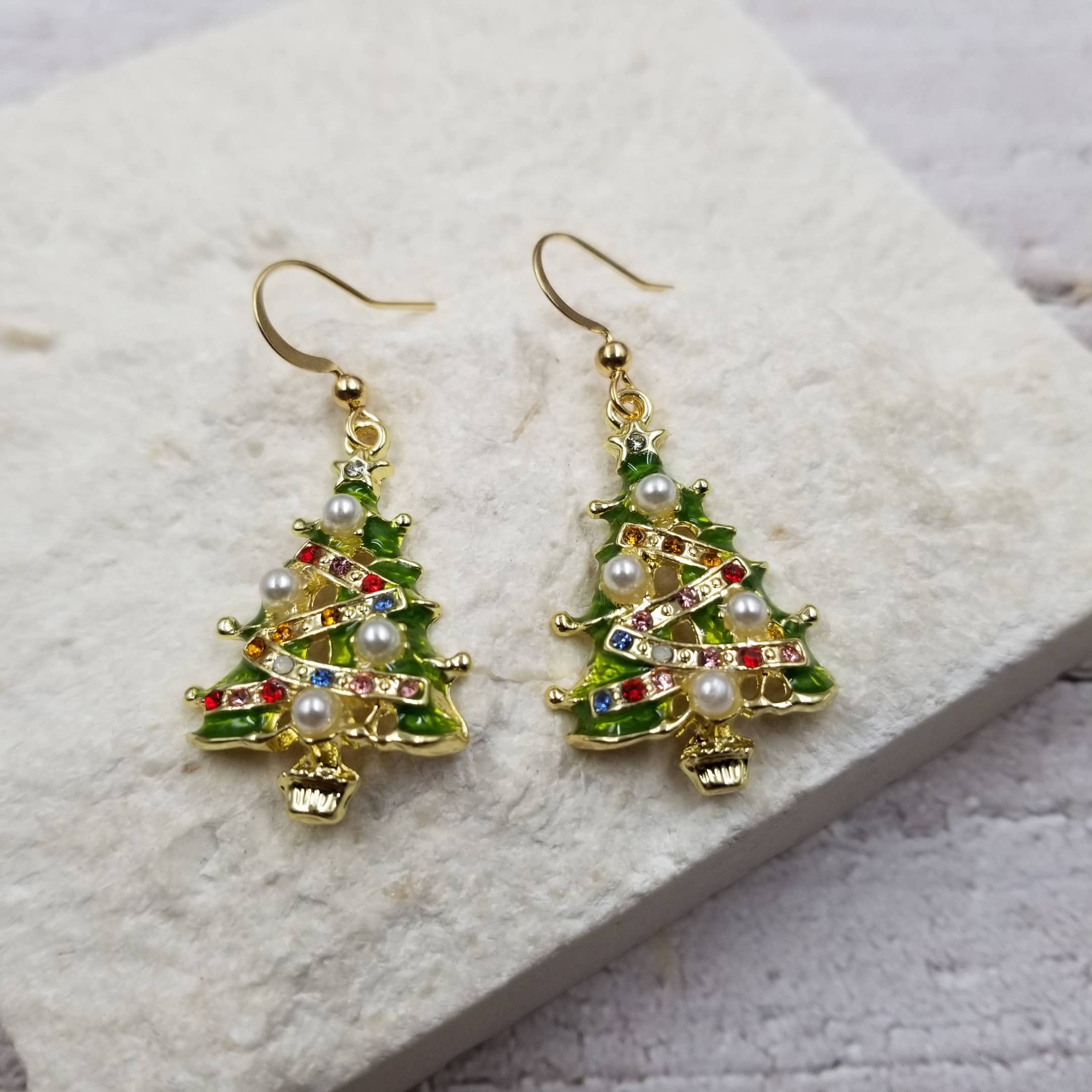 Treasure Wholesale – Engroshandel Hængeøreringe og creoløreringe – Glaserede juletræ øreringe