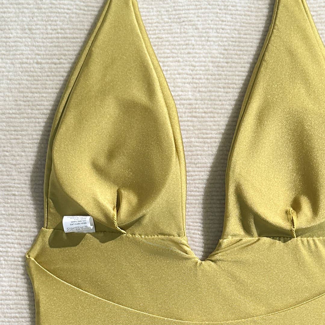 UNISHE - Wholesale One Piece Swimsuit - Women's - Sexy Deep V Neck Halter One-Piece Swimsuit ZK27567