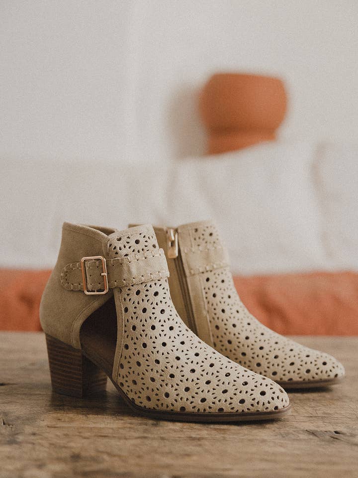 GLONY - Beige for wholesale by Emilie Karston