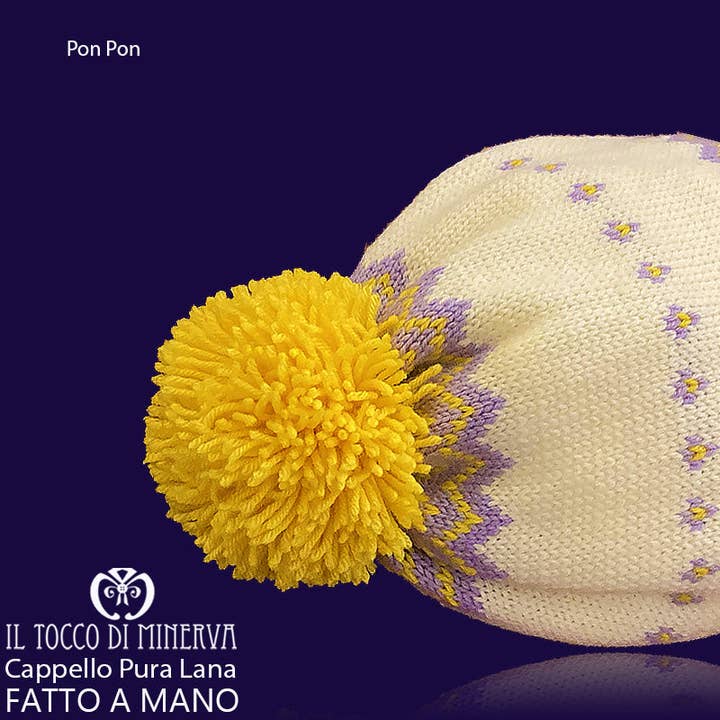 Cappello pura lana Pon Pon giallo glicine - Fatto a Mano per la vendita all'ingrosso da parte di Il Tocco di Minerva