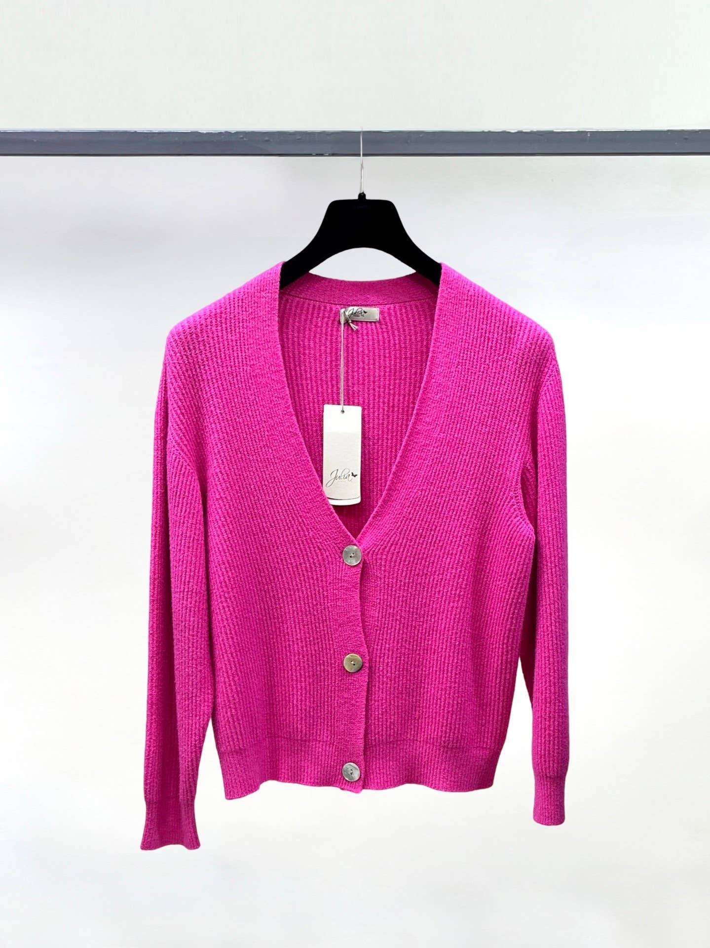 JULIA PARIS – wholesale Kofta - Dam – Ribbad kort kofta med långa ärmar och knappar5