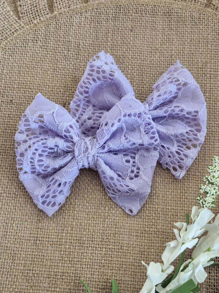 Fiocchi Primavera in Pizzo per Codini-Lavanda All'ingrosso per la vendita all'ingrosso da parte di Dainty Delights Creations