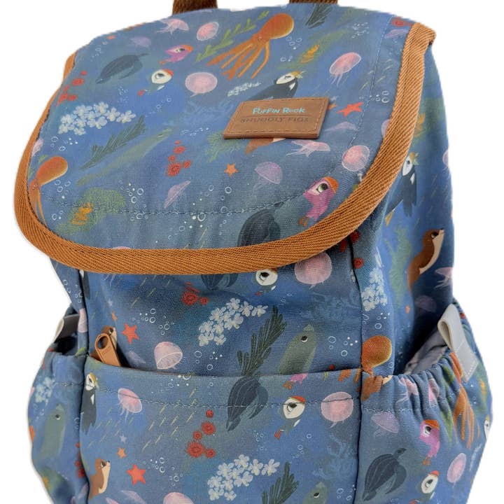 Snuggly Figs™ X Puffin Rock™ - Ocean Wonders - Lille Trekker Rygsæk for engroshandel hos Snuggly Figs Ltd.