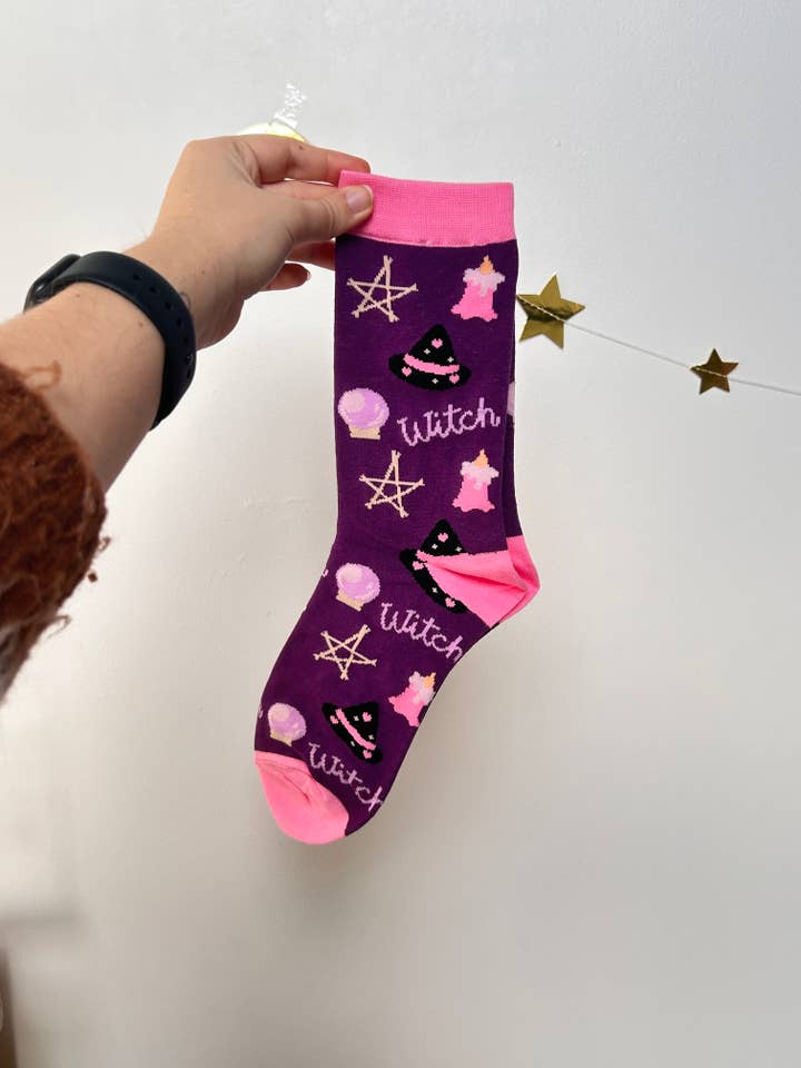 Calzini a Tema Stregato Rosa e Viola per la vendita all'ingrosso da parte di Adore Your Jewellery
