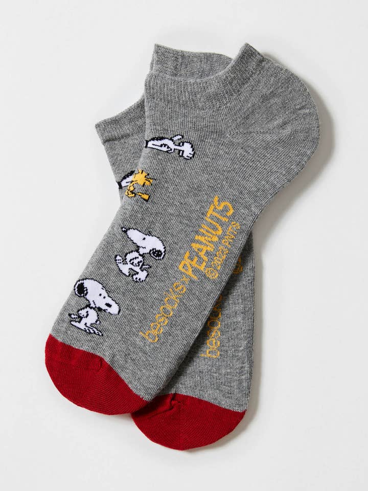 BeSnoopy Grey – Sneaker-Socken aus 100 % Bio-Baumwolle für den Großhandel von BESOCKS