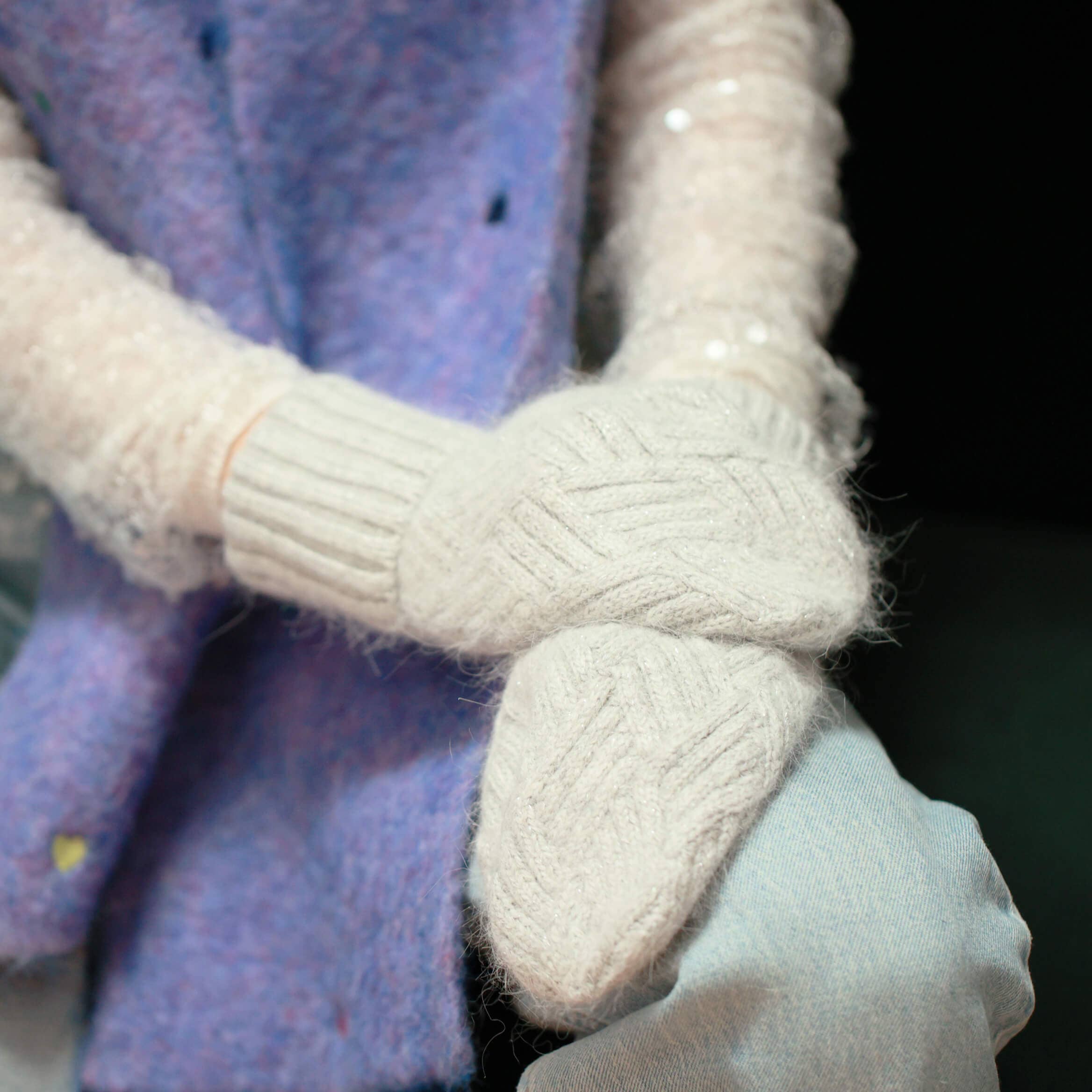 Studio Hop – wholesale Gloves – Women's – Diagonal Chevron Zig Zag Stitch Mittens3