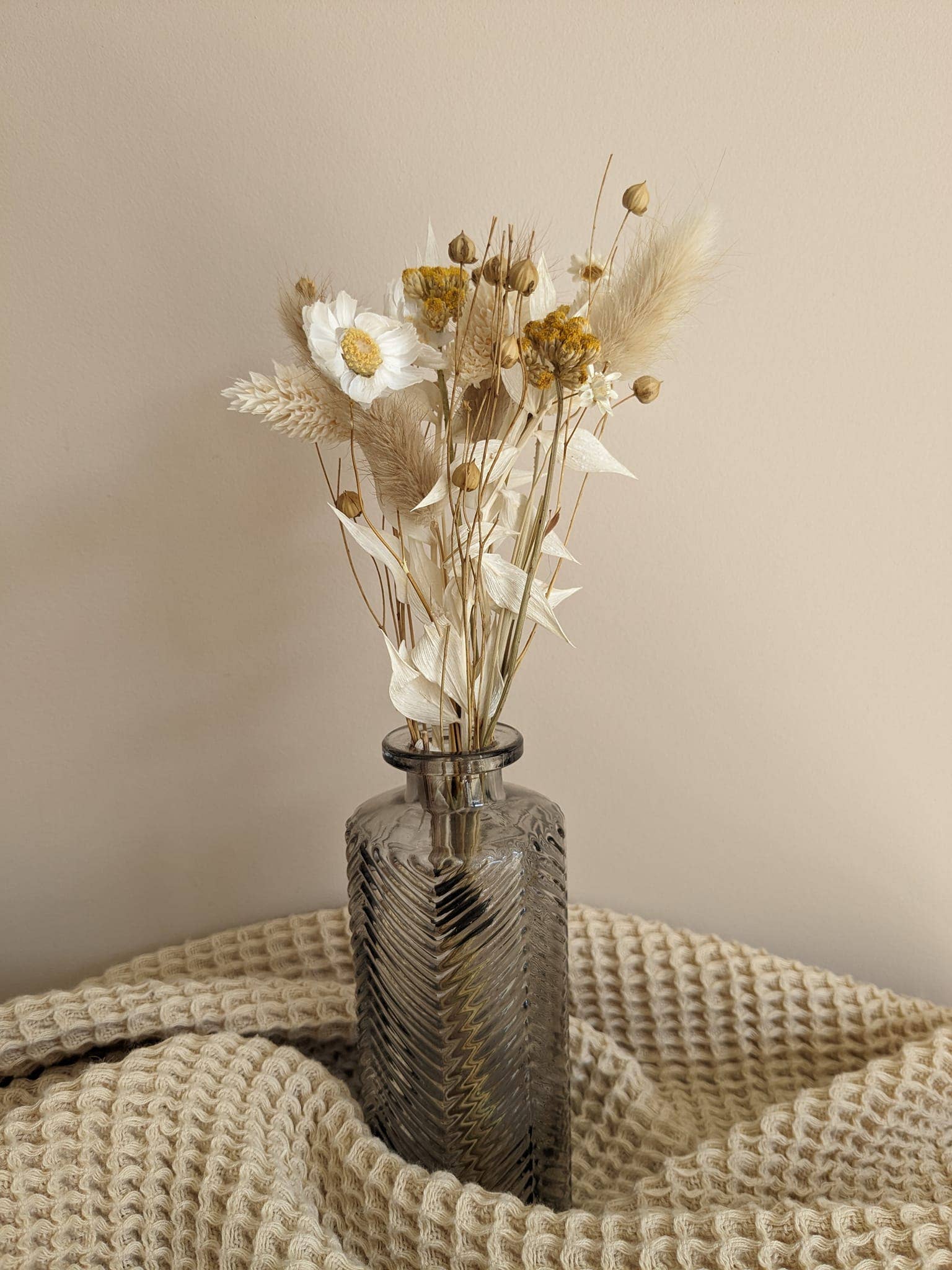 Maison Oline – wholesale Dried/pressed flowers – Sun Flower — Small bouquet of natural dried flowers1