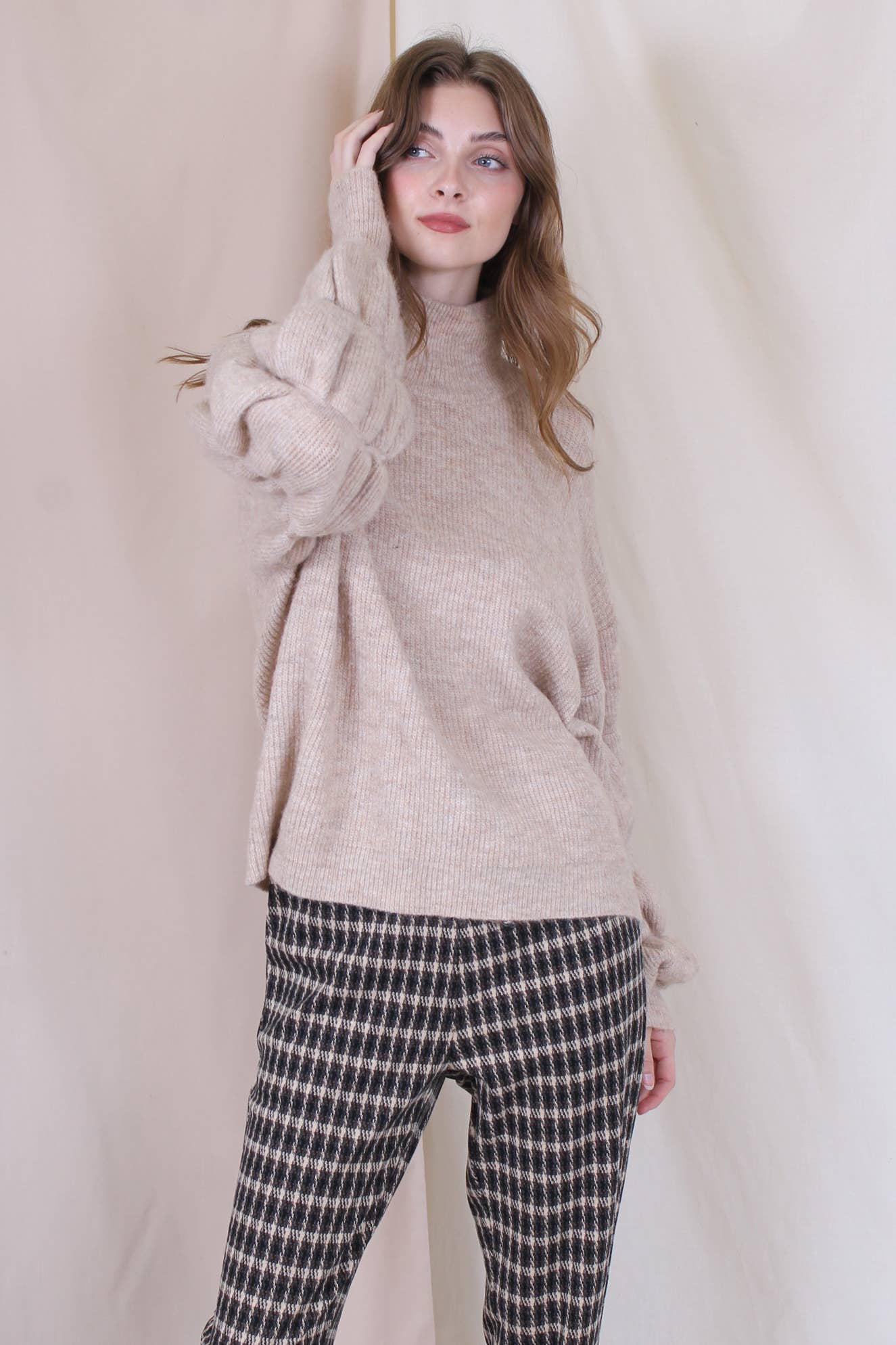 Fore Collection - Wholesale Pullover-trui - Dames - GEBREIDE OVERSIZED TRUI MET RONDE HALS, MOUWDETAIL - TI246011