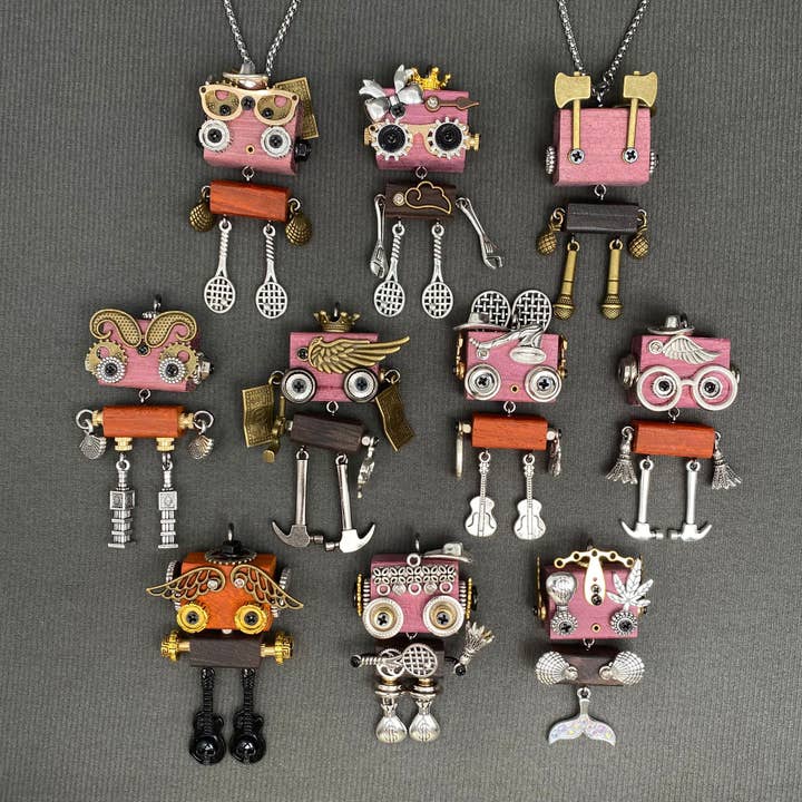 Collier Pendentif Robot Fait Main à Styles Multiples - MIO68930 pour la vente par Mio Queena