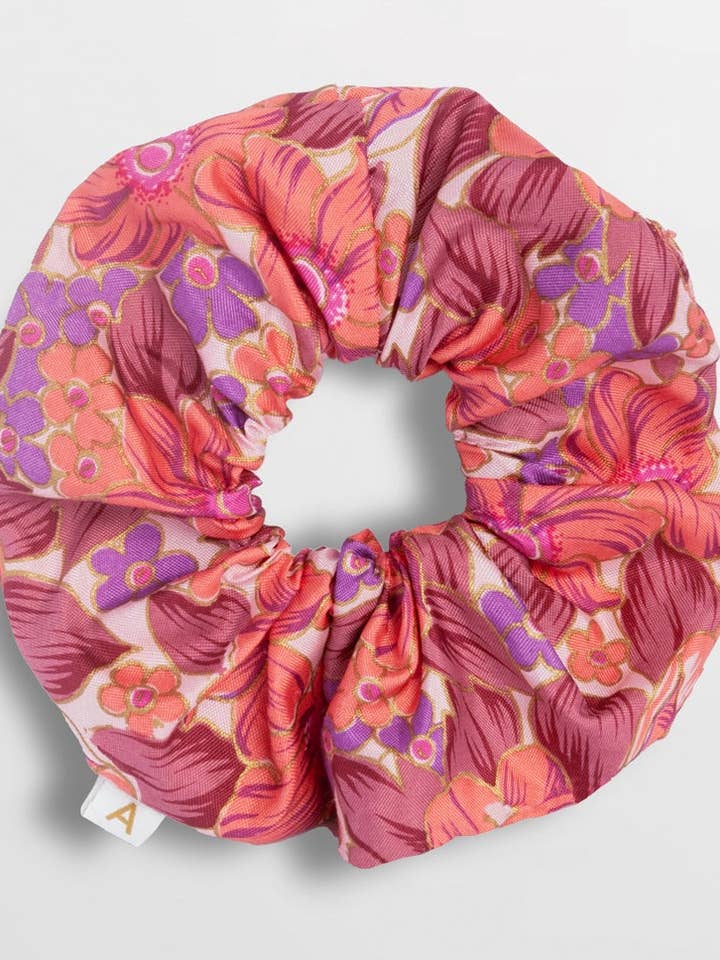 Soleil Blommönstrad Silkescrunchie - Sweetie för wholesale av AMARIS - Sustainable Womens Resortwear