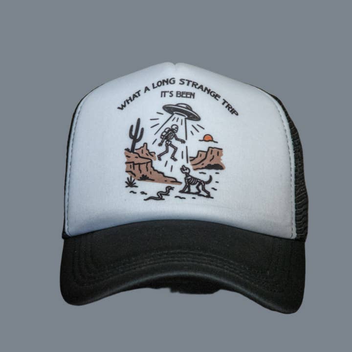 Trucker Hat | Håndtrykt | Mærkelig Tur | Sort Hat for engroshandel hos In Blue Handmade