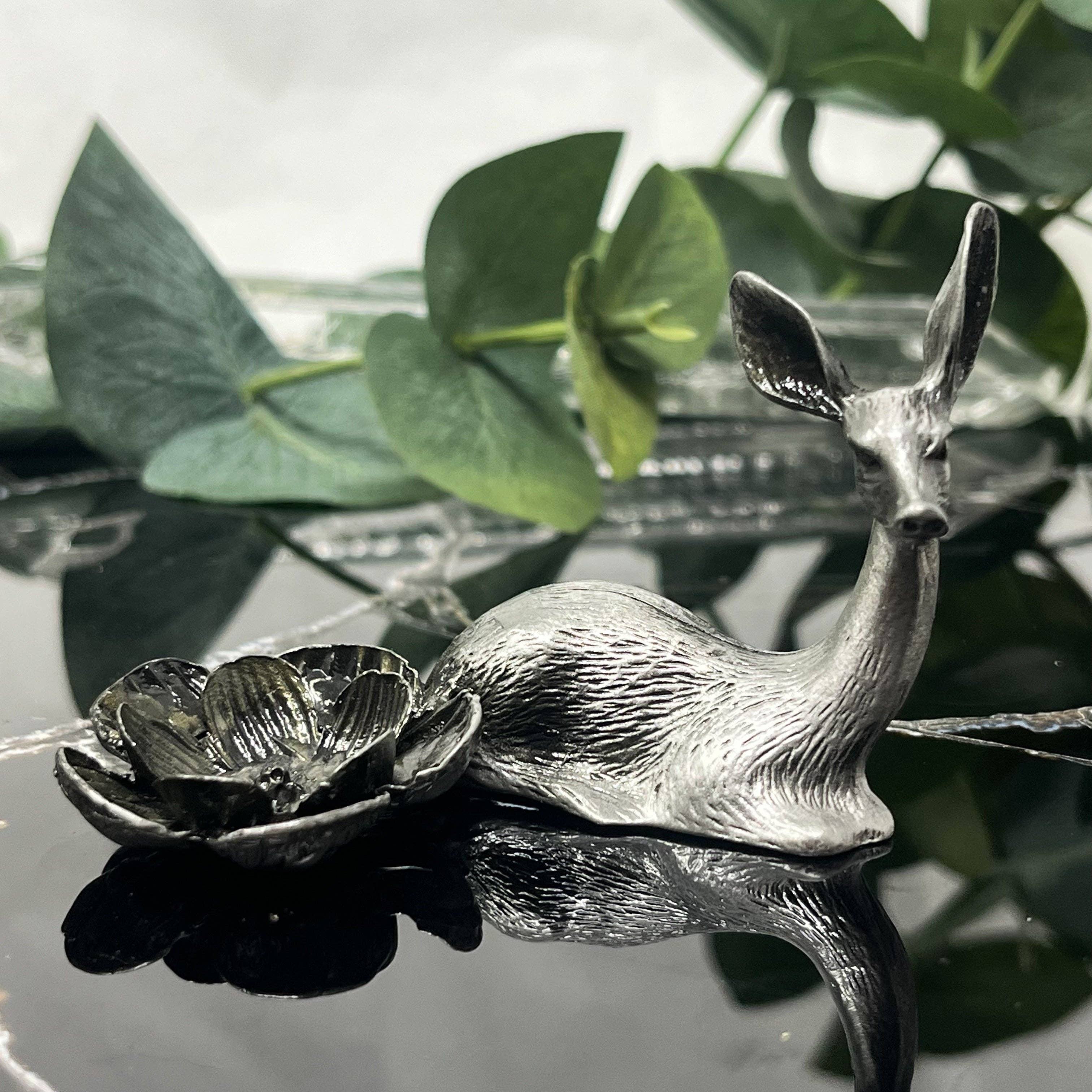 The Crystal Tabby – Großhandel Tischdeko – Silberner Hirsch Kugelständer4