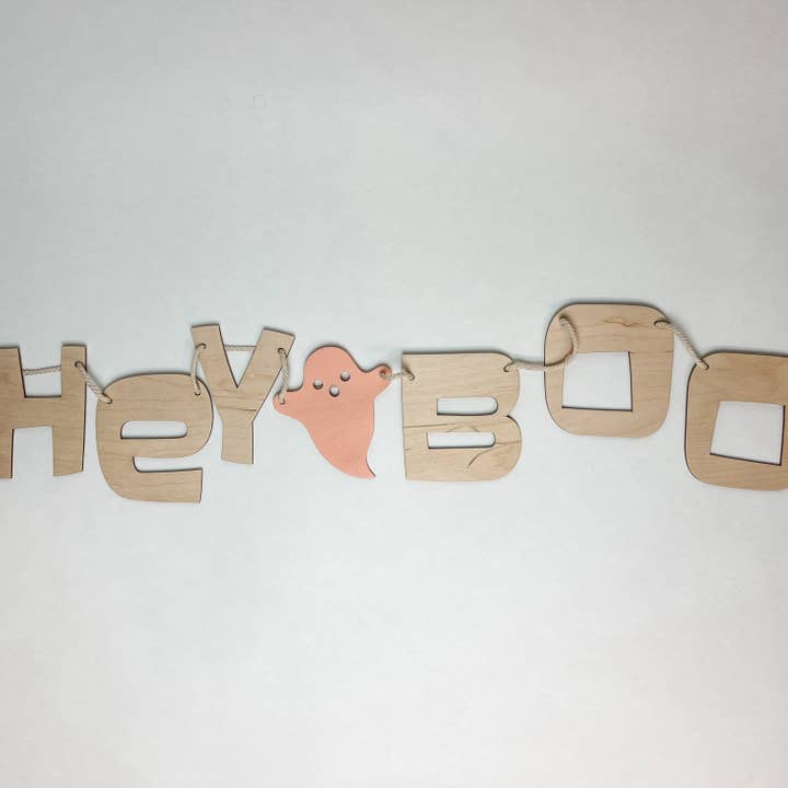 Salut Boo Garland pour la vente par Roaming Druggist Shop