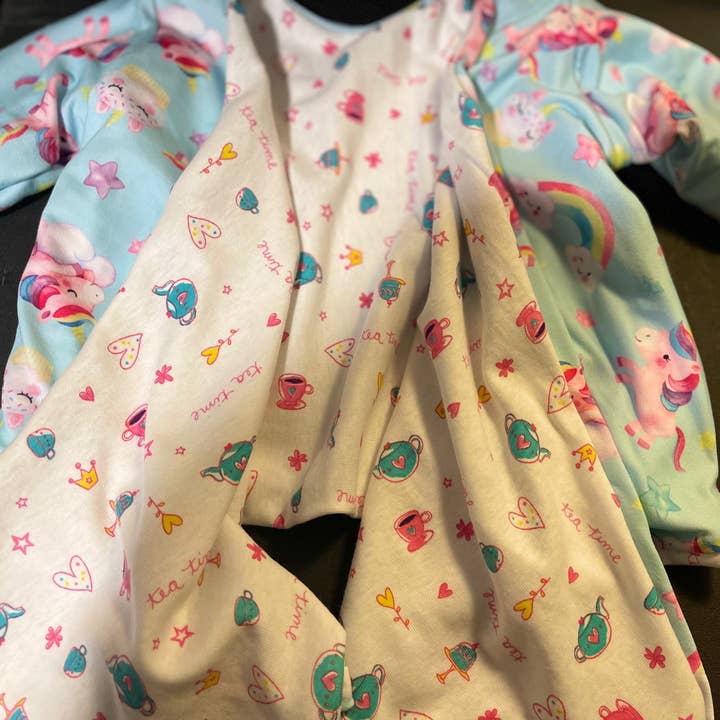 Cardigan réversible pour bébés et tout-petits pour la vente par Treasurestinydesigns