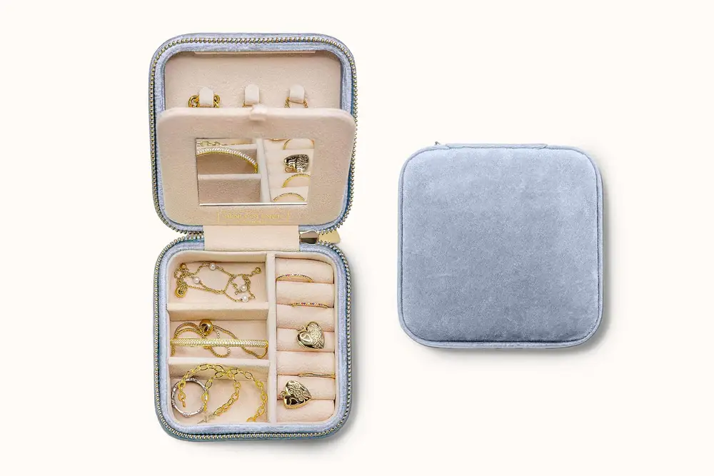 Benevolence LA - Wholesale Jewelry Box/Organizer - Plush Velvet Square Jewelry Box13
