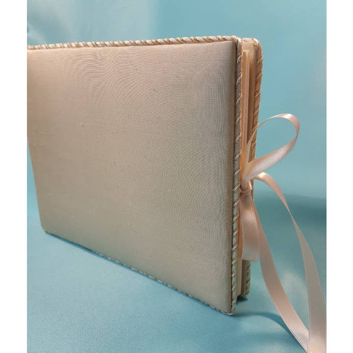 Gold Silk Gæstebog for engroshandel hos Simply Charming