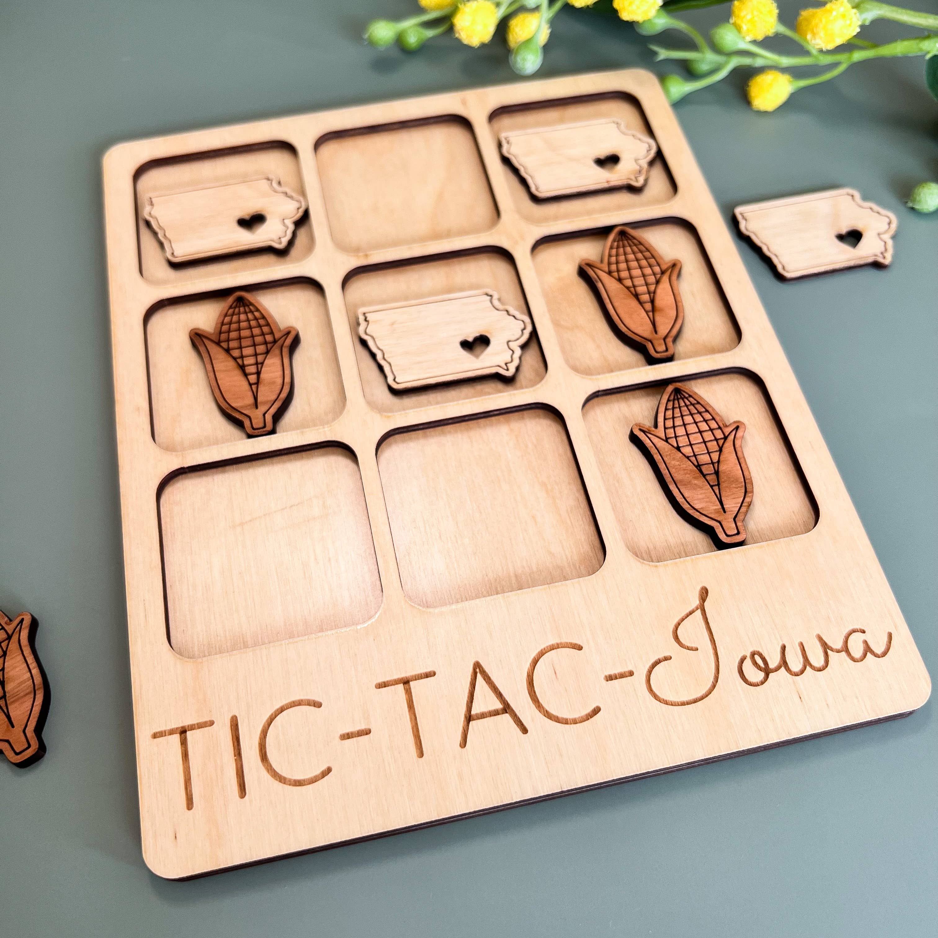 Birch House Games & Gifts - Vendita all'ingrosso Giochi da tavolo - Iowa State Gift - Gioco IA Tic-Tac-Toe - Personalizzabile5