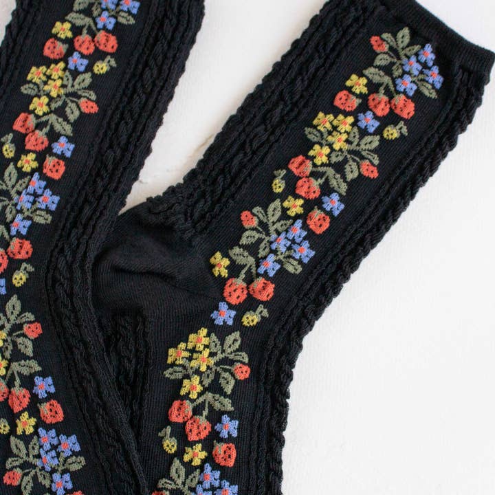 Tiepology - Wholesale Socks - Women's - Vintage Strawberry Socks