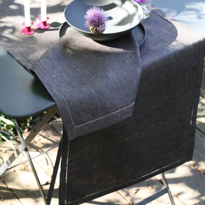 Table Runner - Atlas - Noir-Naturel - 45 x 150 cm pour la vente par Ju-Lein