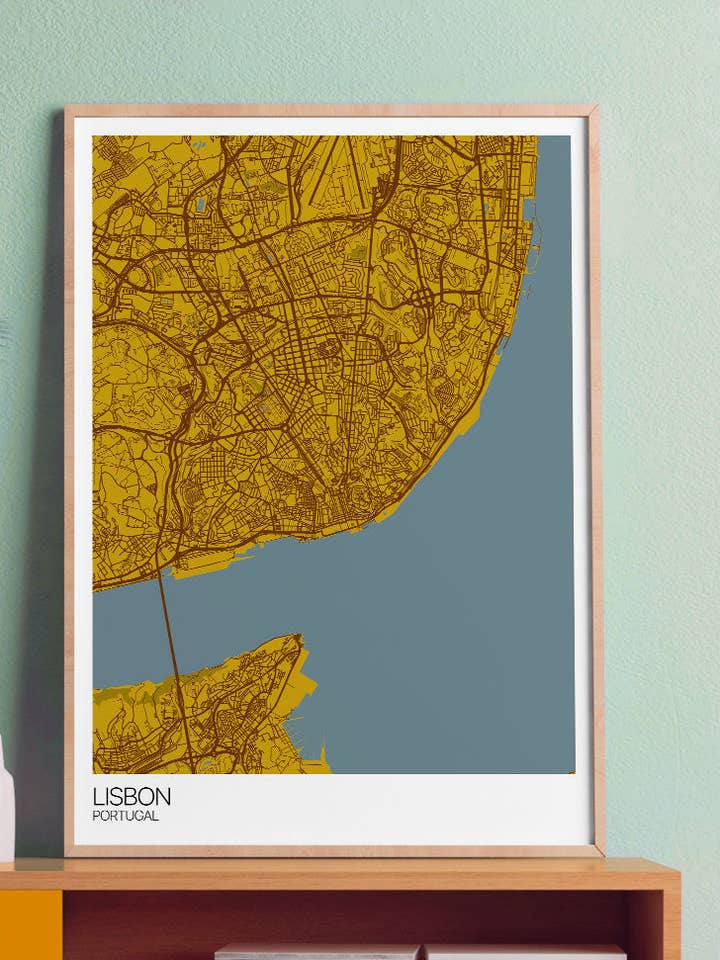 Décoration murale avec plan de la ville de Lisbonne pour la vente par The Underdog Print Shop