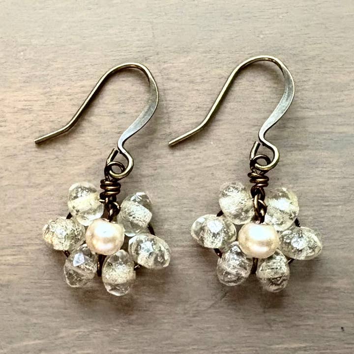 Boucles d'oreilles Beach Bloom en opale pour la vente par Twist Style