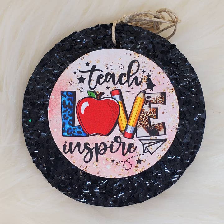 Graphique Teach Love Inspire pour la vente par Leafcutter Candle Co.